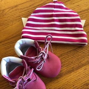 Timberland infant baby boot and cap set